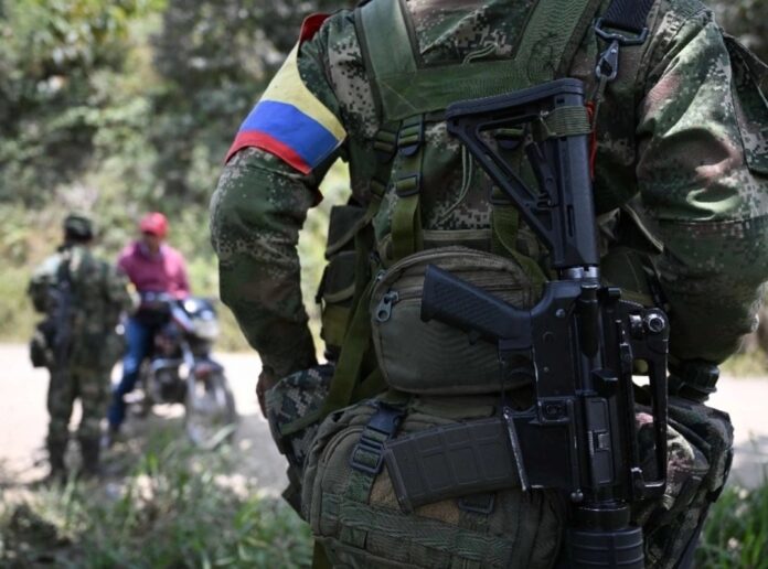 juez-ordena-a-petro-suspender-bombardeos-en-frontera-con-venezuela-para-proteger-menores