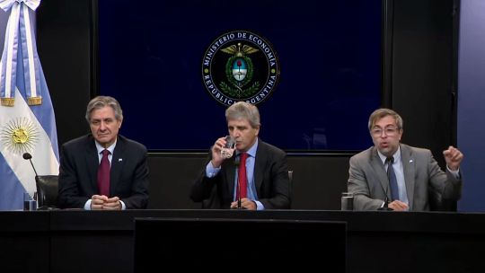 argentina-apunta-a-calificacion-de-grado-de-inversion-para-2031,-dice-caputo