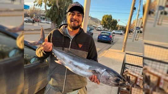 un-pez-poco-frecuente-aparecio-en-la-costa-patagonica-y-un-pescador-logro-capturarlo