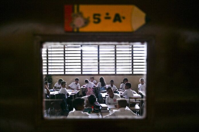 los-colegios-danados-por-terremotos-necesitaran-ayuda-y-creditos-del-estado