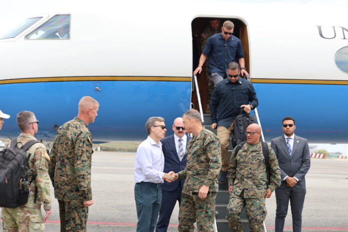 el-jefe-del-comando-sur-de-ee-uu-visita-venezuela-para-coordinar-la-reconstruccion