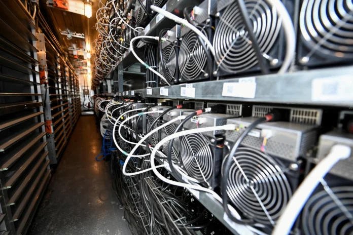 paraguay-gana-mas-con-los-mineros-de-bitcoin-incluso-cuando-la-mitad-de-ellos-se-van