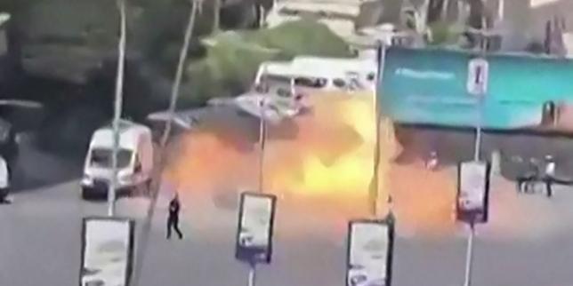 a-damas,-las-imagenes-de-las-explosiones-cerca-del-hotel-de-emmanuel-macron