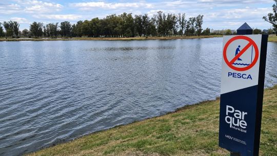 continua-prohibida-la-pesca-en-una-laguna-del-oeste-bonaerense-por-el-estado-del-agua