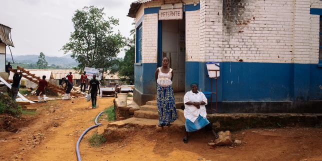 las-mujeres-embarazadas-y-los-bebes,-particularmente-vulnerables,-se-enfrentan-a-la-epidemia-de-ebola-en-el-est-de-la-rdc