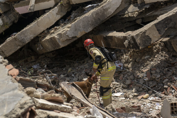bomberos-espanoles-relatan-la-magnitud-de-la-tragedia-sismica-en-la-guaira