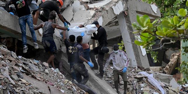 seismes-au-venezuela-:-le-bilan-monte-a-3.811-morts,-la-presidente-demande-au-roi-d’angleterre-le-deblocage-de-l’or-du-pays