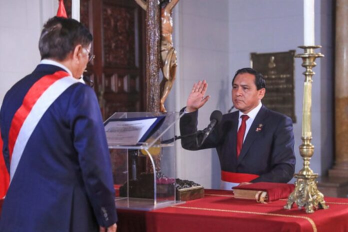 flavio-cruz-jura-como-ministro-de-trabajo-tras-renuncia-de-freddy-solano
