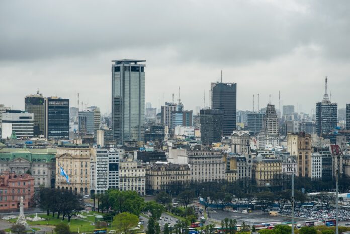 la-inflacion-de-argentina-cae-mensualmente-y-aumenta-anualmente