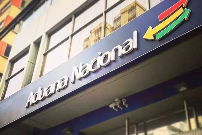 aduana-nacional-revela-que-equipo-de-escaneo-detecto-los-fusiles-hallados-en-el-aeropuerto-viru-viru