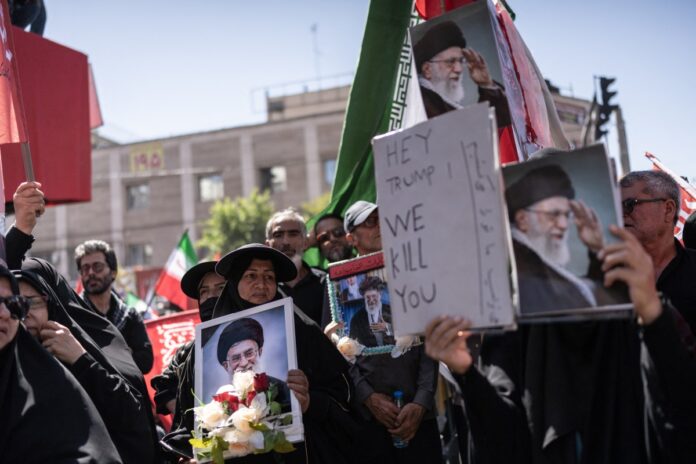 exguia-supremo-irani-ali-jamenei-es-inhumado-en-funerales-marcados-por-ataques-entre-ee-uu-e-iran