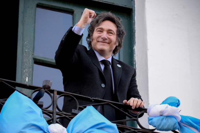 milei-stands-by-central-bank-reform,-praises-coach-scaloni