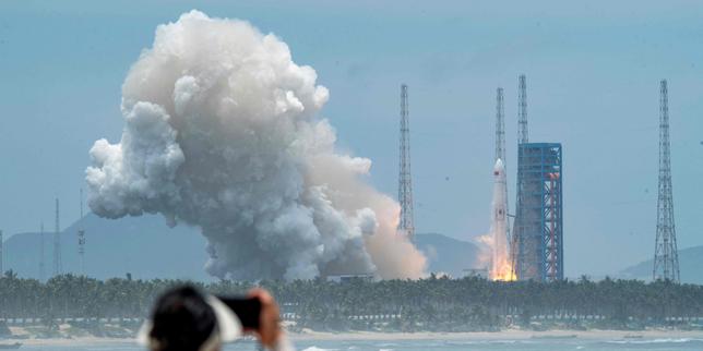 la-china-a-reussi-a-rattraper-un-lanceur-de-fusee,-une-premiere-pour-le-pays