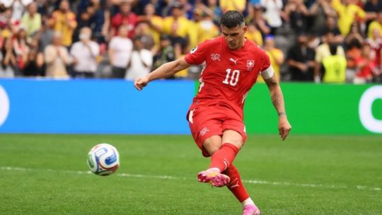 granit-xhaka-dice-a-los-aficionados-suizos-que-“sigan-sonando”-antes-del-choque-en-el-mundial-de-argentina