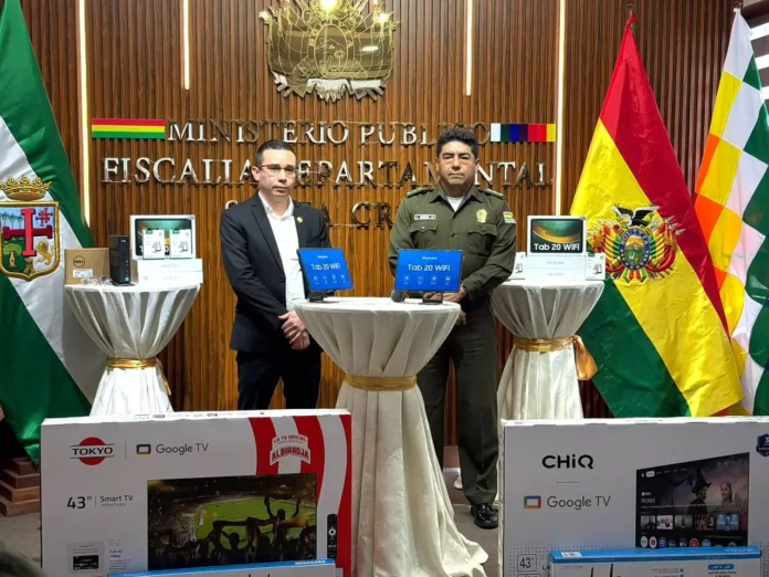 fiscalia-entrega-equipos-tecnologicos-a-la-policia-de-santa-cruz