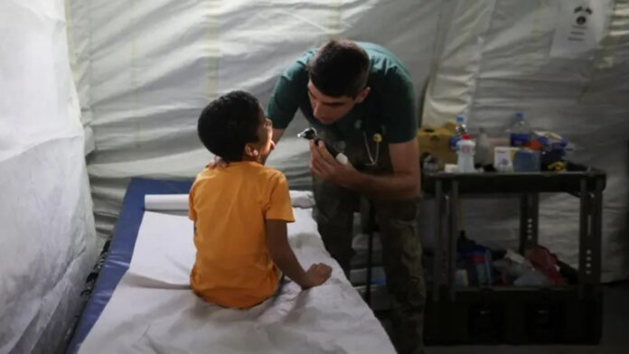“ya-no-quiero-ser-pediatra.-la-mirada-de-esos-ninos-se-queda-con-uno-para-siempre”:-el-dolor-de-los-medicos-que-asisten-a-los-heridos-del-terremoto-en-venezuela