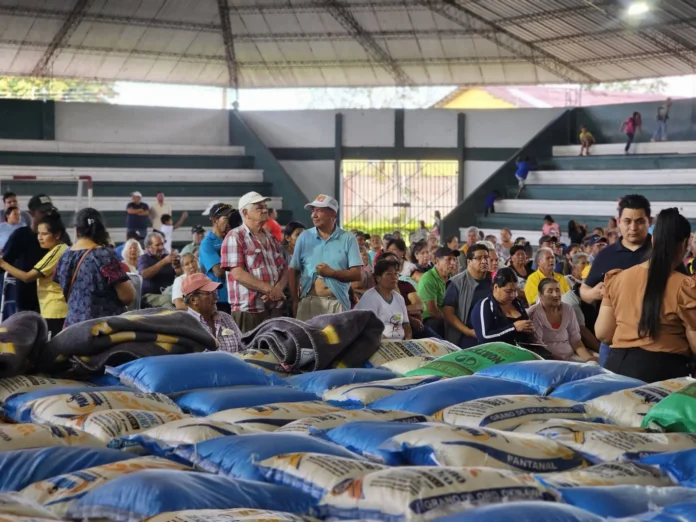 entregan-43,3-toneladas-de-ayuda-humanitaria-en-colpa-belgica