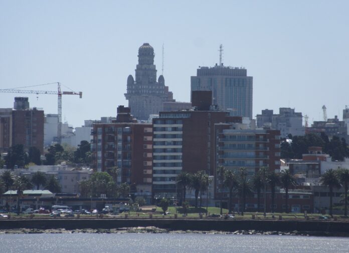 el-impuesto-del-12%-en-uruguay-es-mas-profundo:-la-regla-de-transparencia-y-la-trampa-entre-estados-unidos-y-los-expatriados
