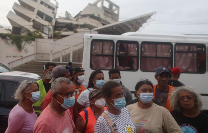familiares-denuncian-que-la-fanb-impide-labores-de-busqueda-en-el-edificio-celtamar-en-la-guaira
