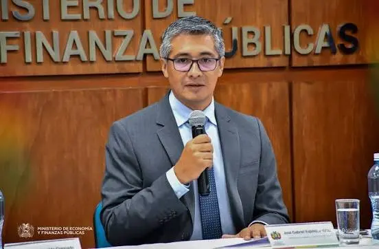 espinoza-minimiza-alza-de-dolar,-que-cotiza-en-bs-10,40,-y-presume-que-se-estabilizara
