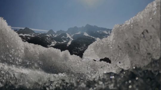 los-glaciares-suizos-se-derriten-a-un-ritmo-alarmante-por-el-calor-extremo-en-europa