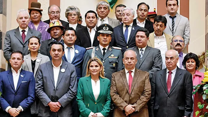 anez-ataca-a-paz-por-gente-del-mas,-cuando-ella-tambien-cogoberno-con-el-masismo