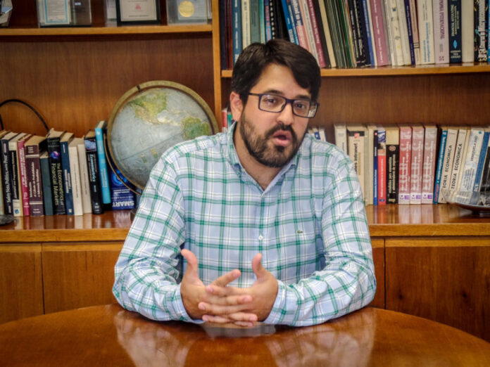 asdrubal-oliveros-advirtio-que-los-terremotos-modificaron-profundamente-las-perspectivas-economicas-del-pais