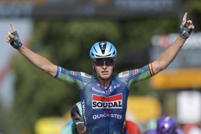 tim-merlier-celebra-su-segunda-etapa-en-el-tour-de-francia-en-dias-seguidos