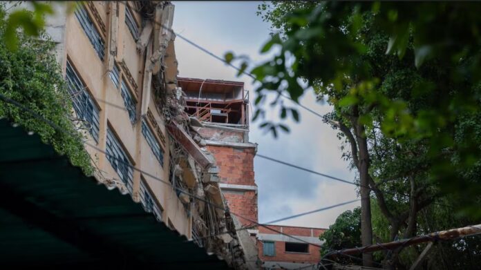 autoridades-declararon-habitables-tres-edificios-en-la-pastora-y-desalojaron-a-181-familias