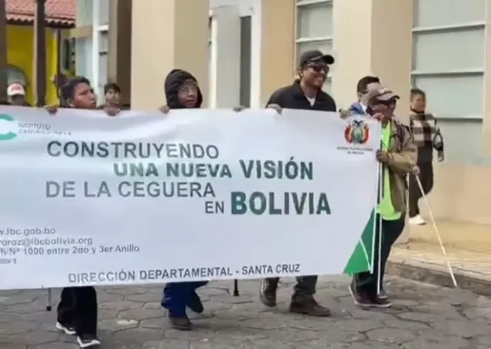 santa-cruz:-caminata-promueve-la-inclusion-de-personas-con-discapacidad-visual