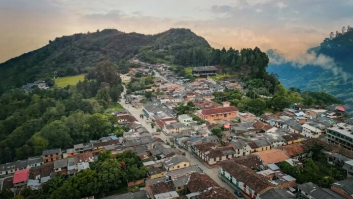 hallan-tres-cuerpos-en-almaguer,-cauca:-esta-seria-la-masacre-numero-71-de-este-ano-en-el-pais
