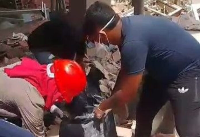 una-familia-hallo-tres-cuerpos-en-la-opp-22-a-18-dias-de-los-terremotos:-“no-quieren-que-busquemos-para-que-no-suba-el-numero-de-muertos”