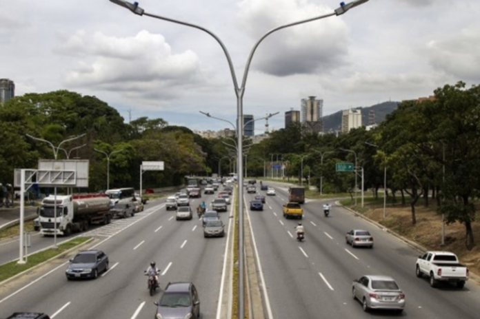 denuncian-modus-operandi-para-robar-en-la-autopista-gran-cacique-guaicaipuro