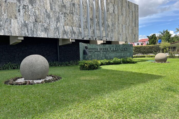 los-retrasos-en-el-aeropuerto-sjo-de-costa-rica-se-deben-al-clima,-no-a-un-accidente-informatico