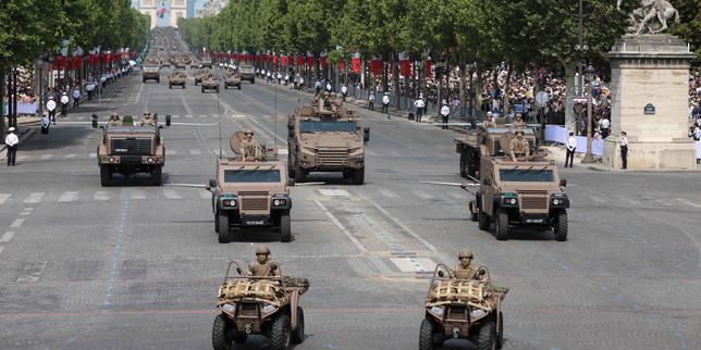 video-las-imagenes-del-desfile-del-14-de-julio,-en-presencia-de-volodymyr-zelensky-y-de-la-coalicion-de-voluntarios