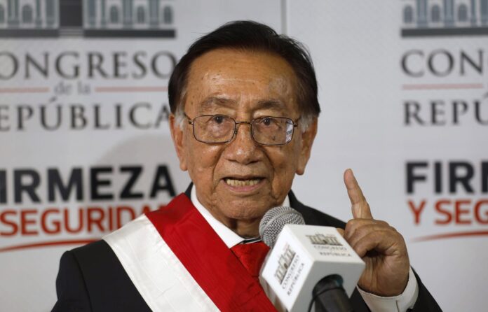 presidente-interino-de-peru-solicita-al-congreso-el-otorgamiento-de-una-pension-vitalicia