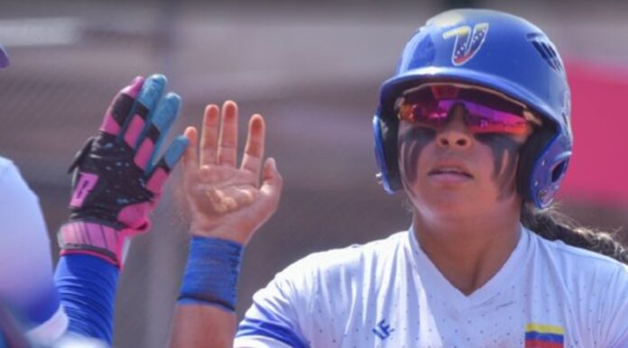venezuela-debuta-con-triunfo-en-el-mundial-femenino-de-softbol