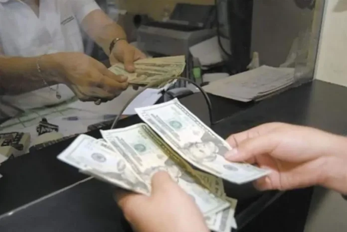 hoy-comienza-la-devolucion-de-dolares-a-los-ahorristas