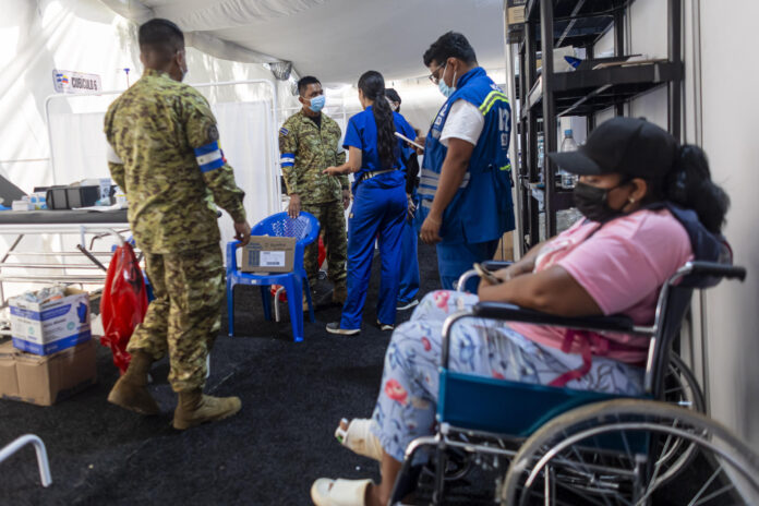 venezolanos-aprovechan-hospitales-de-campana-extranjeros-ante-deficiencias-en-la-red-publica