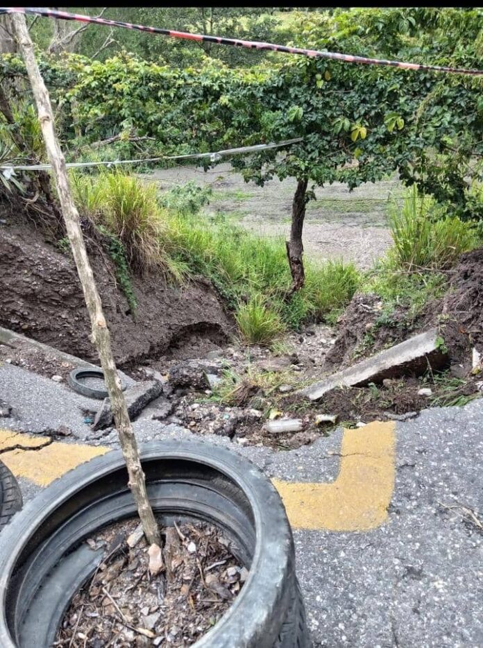 habitantes-de-rio-claro,-lara,-alertan-sobre-colapso-inminente-de-via-de-acceso