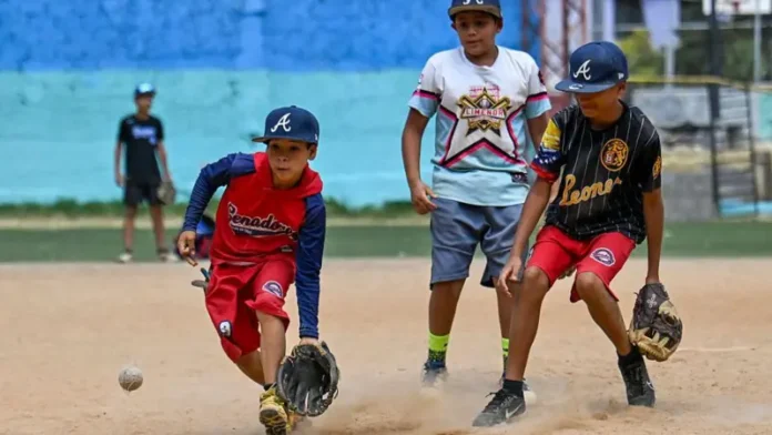“tenemos-muchos-ninos-fallecidos.-estamos-muertos-por-dentro”:-la-tragedia-que-dejaron-los-terremotos-en-la-escuela-de-beisbol-criollitos-de-venezuela