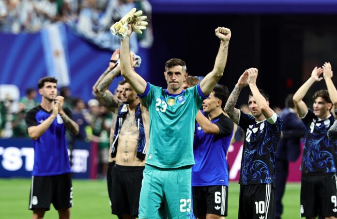 dibu-martinez-tras-el-triunfo-ante-inglaterra:-“jugamos-con-el-cuchillo-entre-los-dientes”