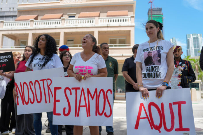 familias-denuncian-abusos-contra-migrantes-trasladados-de-alligator-alcatraz-a-miami