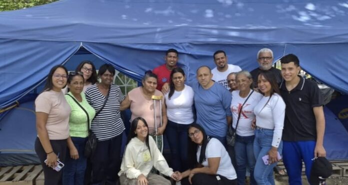mazuco-fue-recibido-por-familiares-de-presos-politicos-al-ser-excarcelado-de-el-rodeo-i