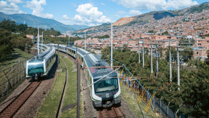 atencion:-metro-de-medellin-anuncio-plan-de-contingencia-temporal-tras-fallo-tecnico-en-catenaria-de-la-linea-a;-movilidad-esta-colapsada-en-el-sur