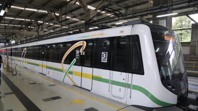 linea-a-del-metro-de-medellin-opera-parcialmente-por-falla-tecnica-en-la-energia-electrica-este-16-de-julio:-estaciones-y-servicios-afectados