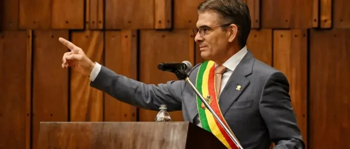 paz-apunta-a-desarrollar-mas-“obras-y-gas”-para-la-paz