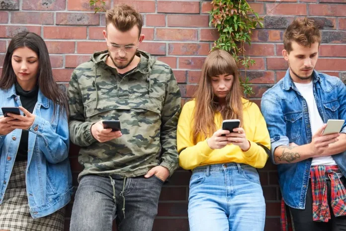 el-informe-mundial-sobre-la-felicidad-2026-identifico-el-habito-digital-que-mas-influye-en-el-bienestar