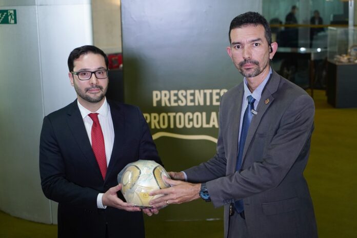la-nueva-guerra-fria-del-comercio,-la-tecnologia-y-los-minerales:-como-se-esta-tirando-de-america-latina