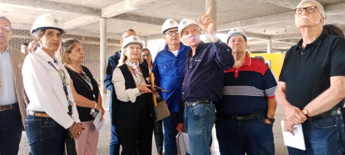 representante-de-la-unesco-evalua-danos-en-la-ciudad-universitaria-de-caracas-tras-los-terremotos